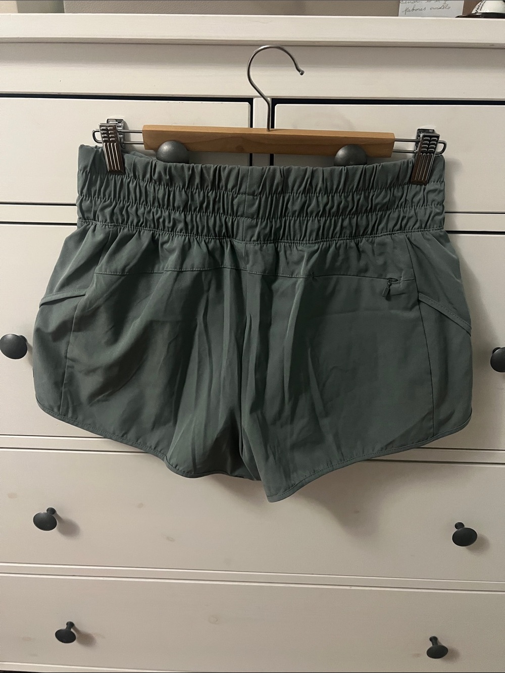 Women's High-Waist Active Shorts in Olive Green